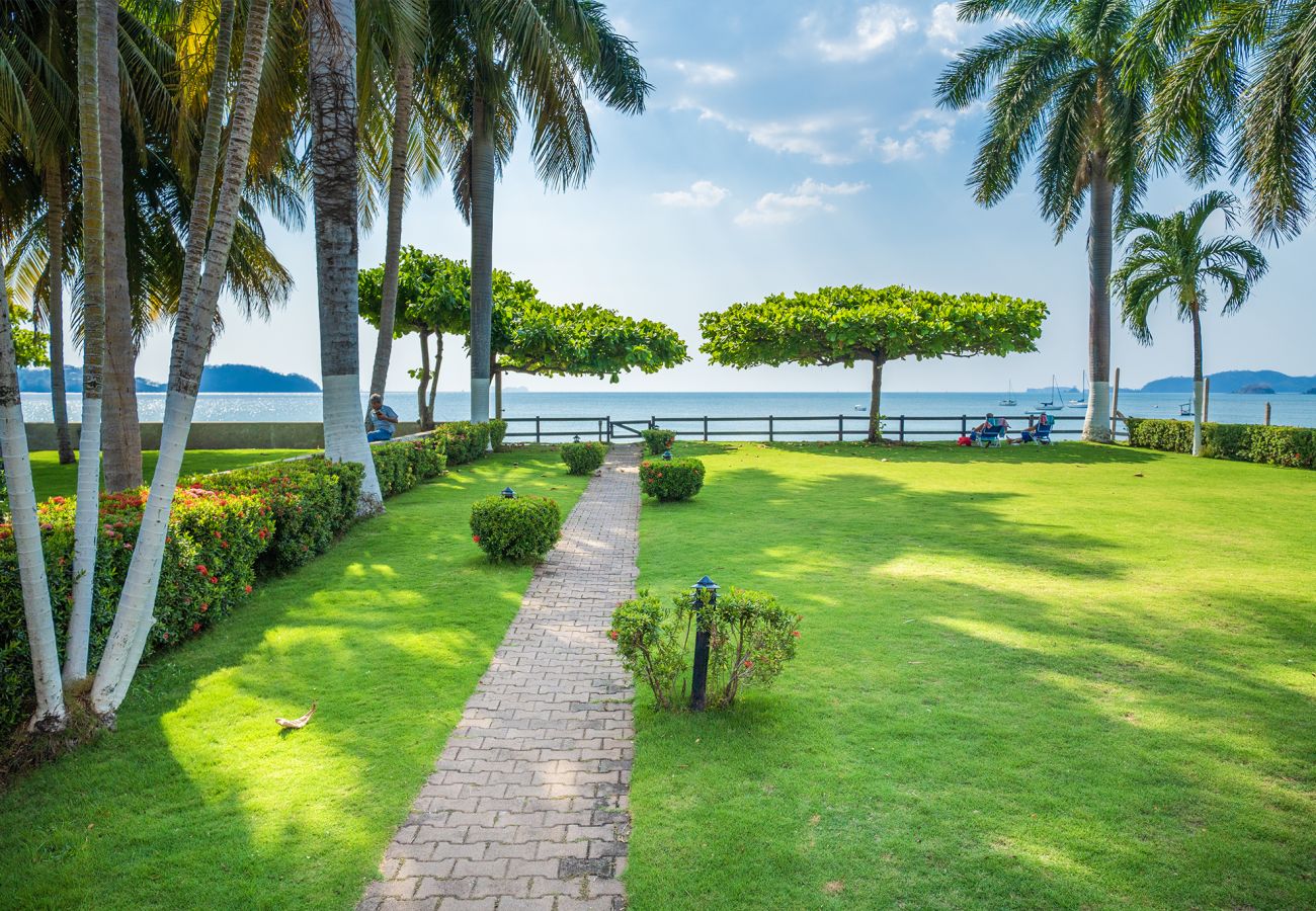 Condominium in Potrero - Playa Potrero: 4 BR Penthouse direct beach access - Destino Penthouse