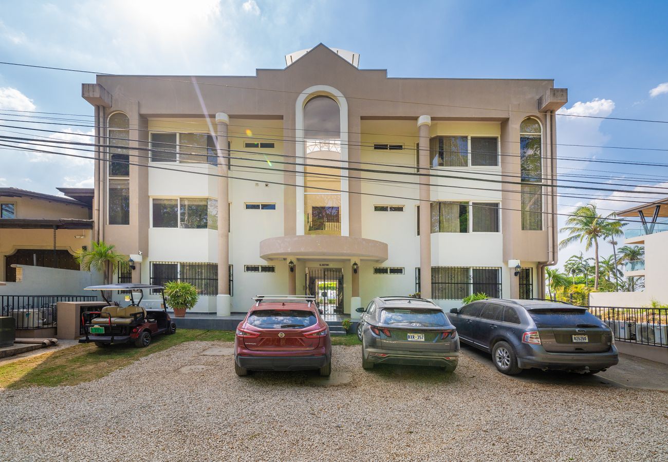 Condominium in Potrero - Playa Potrero: 4 BR Penthouse direct beach access - Destino Penthouse