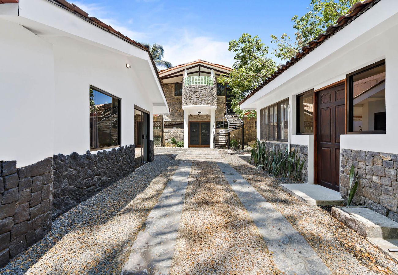 House in Potrero - Beachfront 7BR House w/ Large Pool, Firepit & BBQ • Bella Catalina