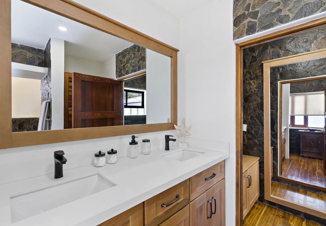 House in Potrero - Beachfront 7BR House w/ Large Pool, Firepit & BBQ • Bella Catalina