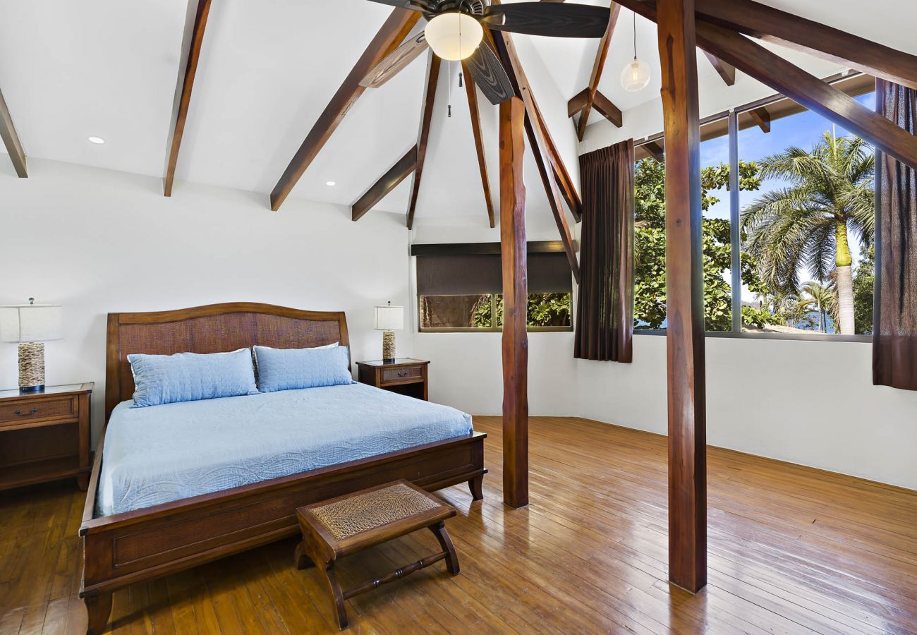 House in Potrero - Beachfront 7BR House w/ Large Pool, Firepit & BBQ • Bella Catalina