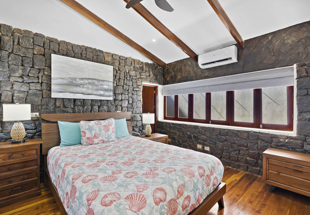 House in Potrero - Beachfront 7BR House w/ Large Pool, Firepit & BBQ • Bella Catalina