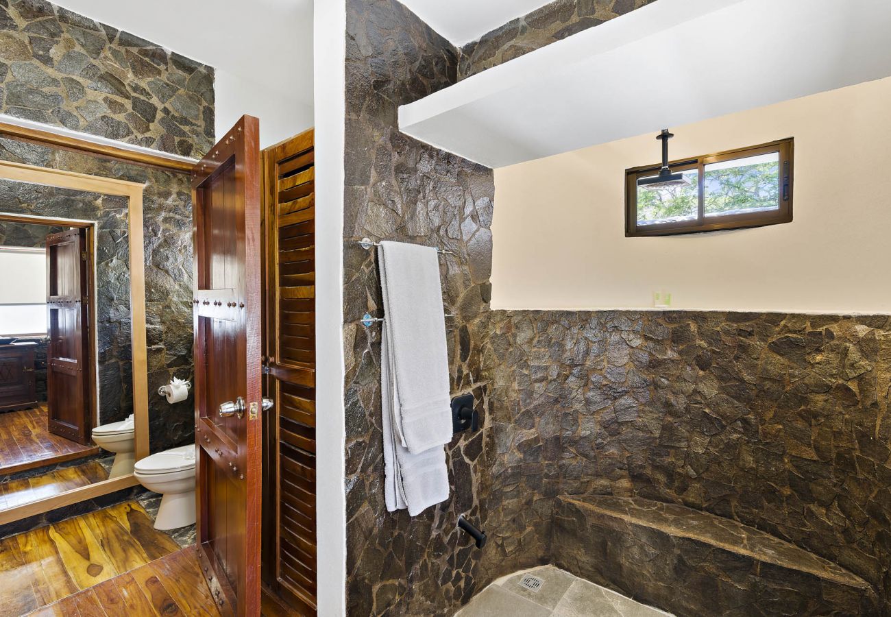 House in Potrero - Beachfront 7BR House w/ Large Pool, Firepit & BBQ • Bella Catalina