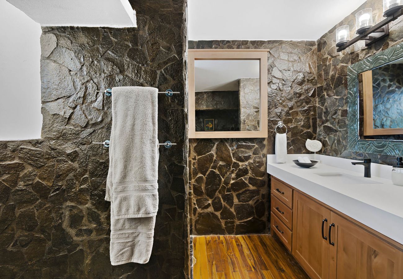 House in Potrero - Beachfront 7BR House w/ Large Pool, Firepit & BBQ • Bella Catalina