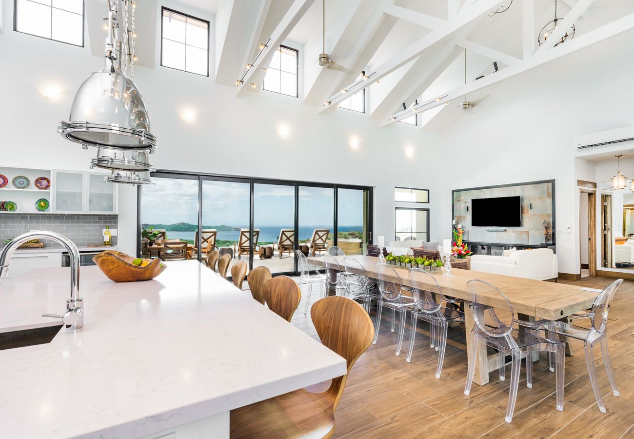 Villa in Playa Flamingo - Top Designer Home: Infinity Pool, 180º Ocean Views - CASA DEL MAR