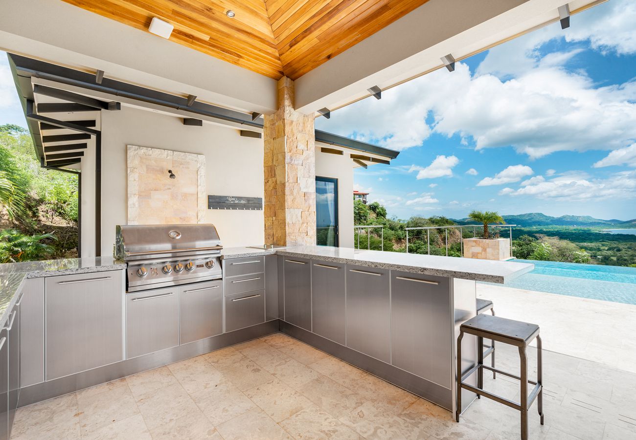 Villa in Playa Flamingo - Top Designer Home: Infinity Pool, 180º Ocean Views - CASA DEL MAR