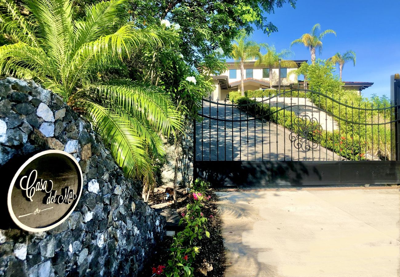 Villa in Playa Flamingo - Top Designer Home: Infinity Pool, 180º Ocean Views - CASA DEL MAR