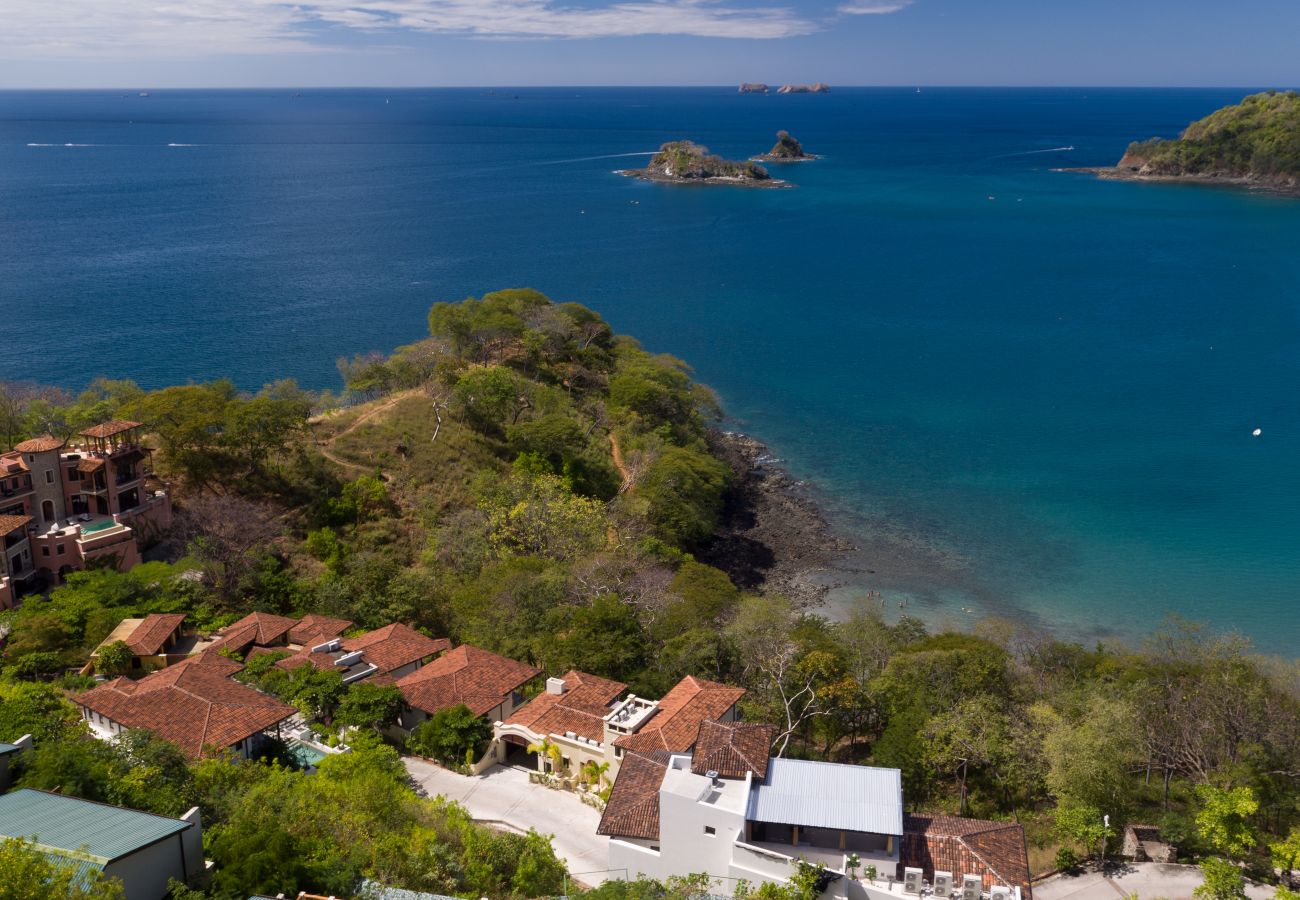 House in Las Catalinas - Oceanfront•Sleeps 6•Full Kitchen•BBQ•Pool•Balcony - Alouatta Guesthouse