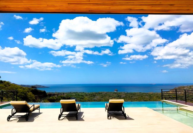Villa in Playa Flamingo - Mar Vista Villa-sleeps 16-infinity pool-Ocean View - luxury Casa de Iluminacion