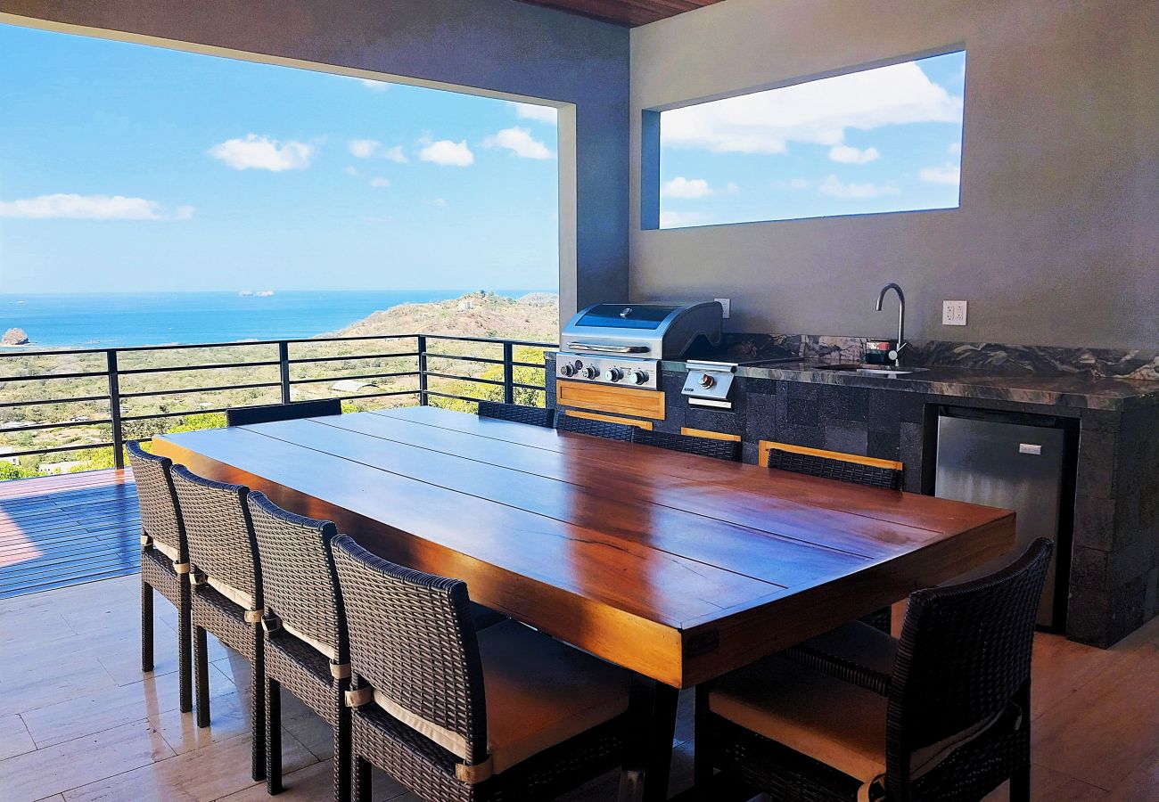 Villa in Playa Flamingo - Mar Vista Villa-sleeps 16-infinity pool-Ocean View - luxury Casa de Iluminacion