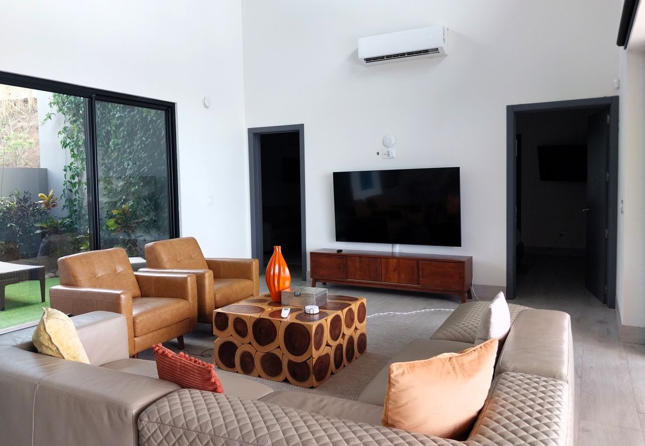 Villa in Playa Flamingo - Mar Vista Villa-sleeps 16-infinity pool-Ocean View - luxury Casa de Iluminacion