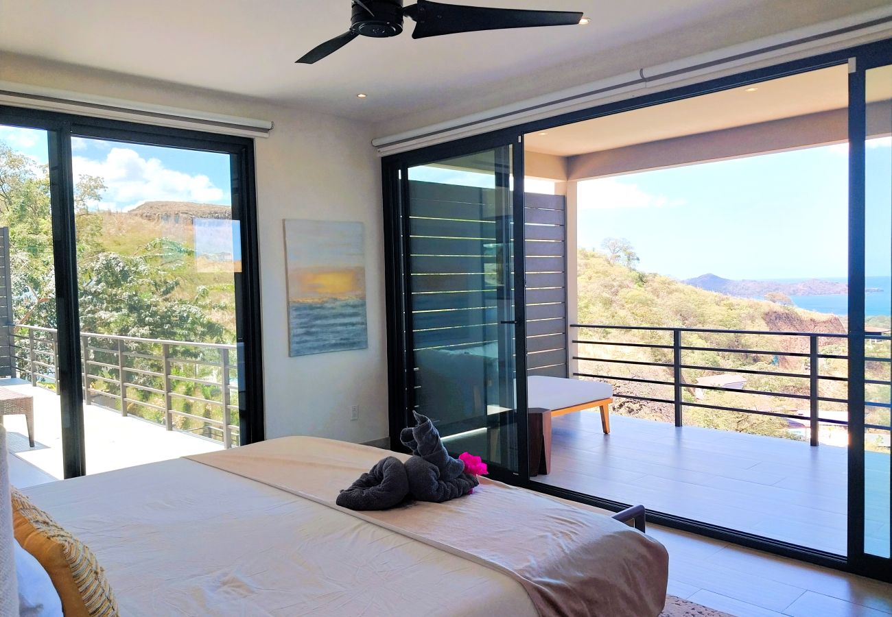 Villa in Playa Flamingo - Mar Vista Villa-sleeps 16-infinity pool-Ocean View - luxury Casa de Iluminacion