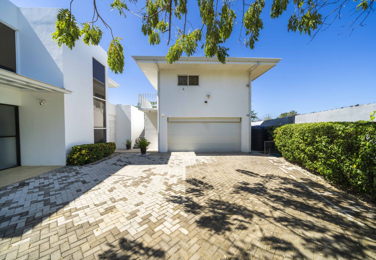 Villa in Potrero - Ocean-View Villa | Stargazing Deck | Infinity Pool – Villa Blanca