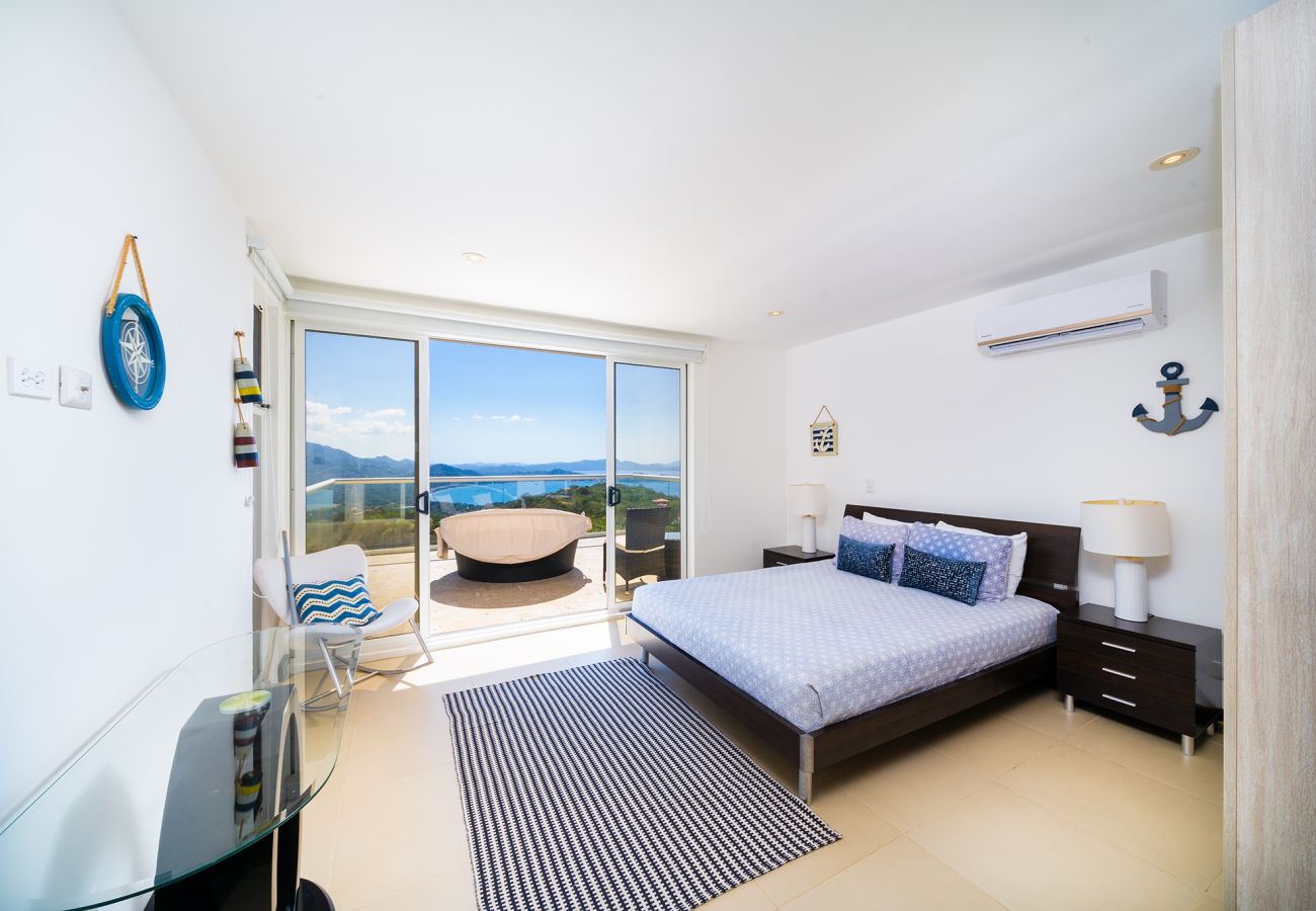 Villa in Potrero - Ocean-View Villa | Stargazing Deck | Infinity Pool – Villa Blanca