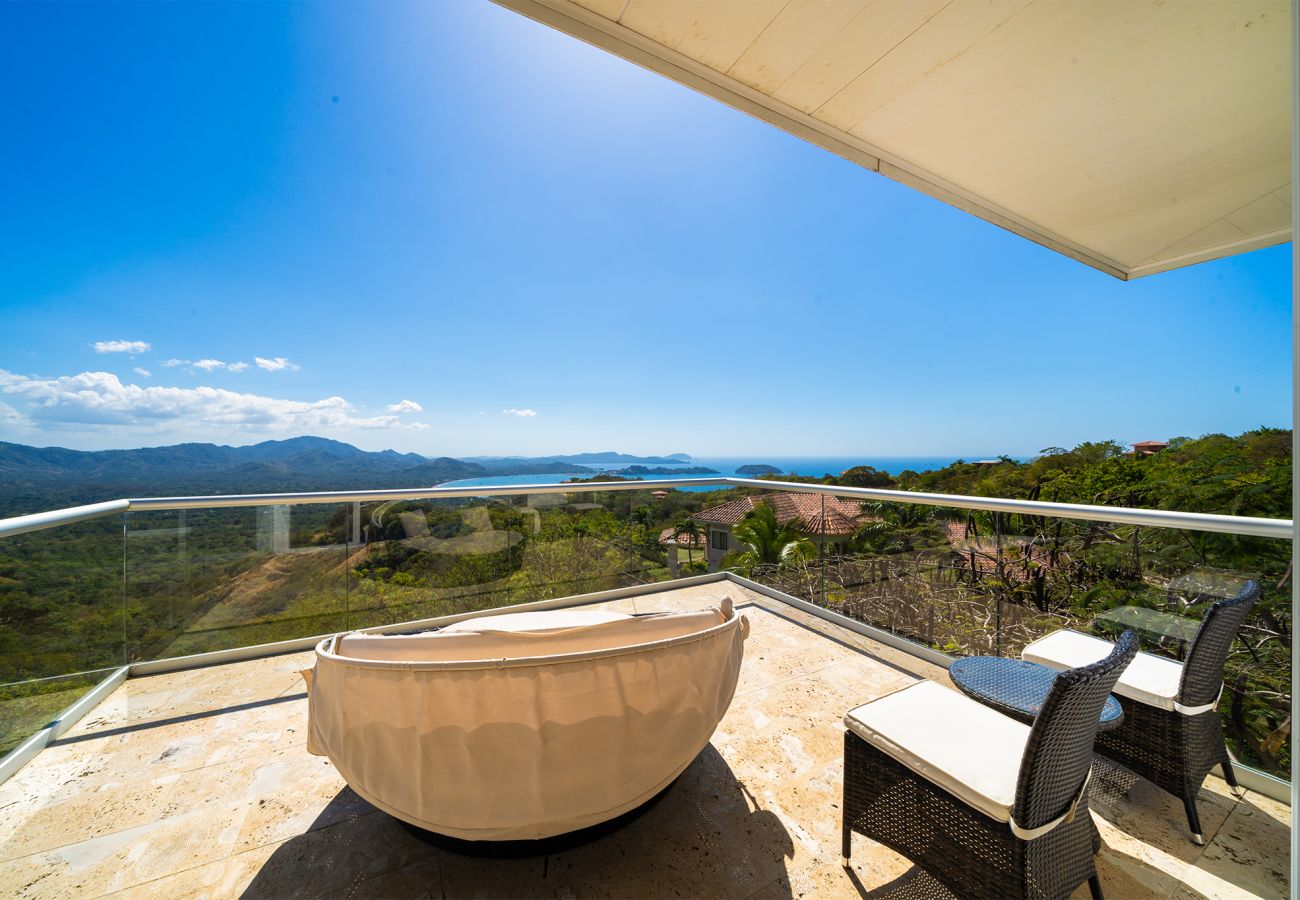 Villa in Potrero - Ocean-View Villa | Stargazing Deck | Infinity Pool – Villa Blanca