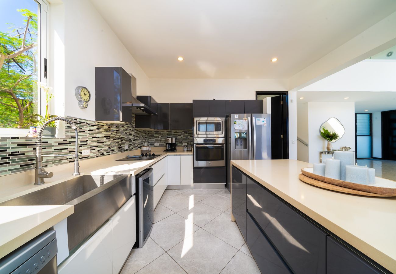 Villa in Potrero - Ocean-View Villa | Stargazing Deck | Infinity Pool – Villa Blanca