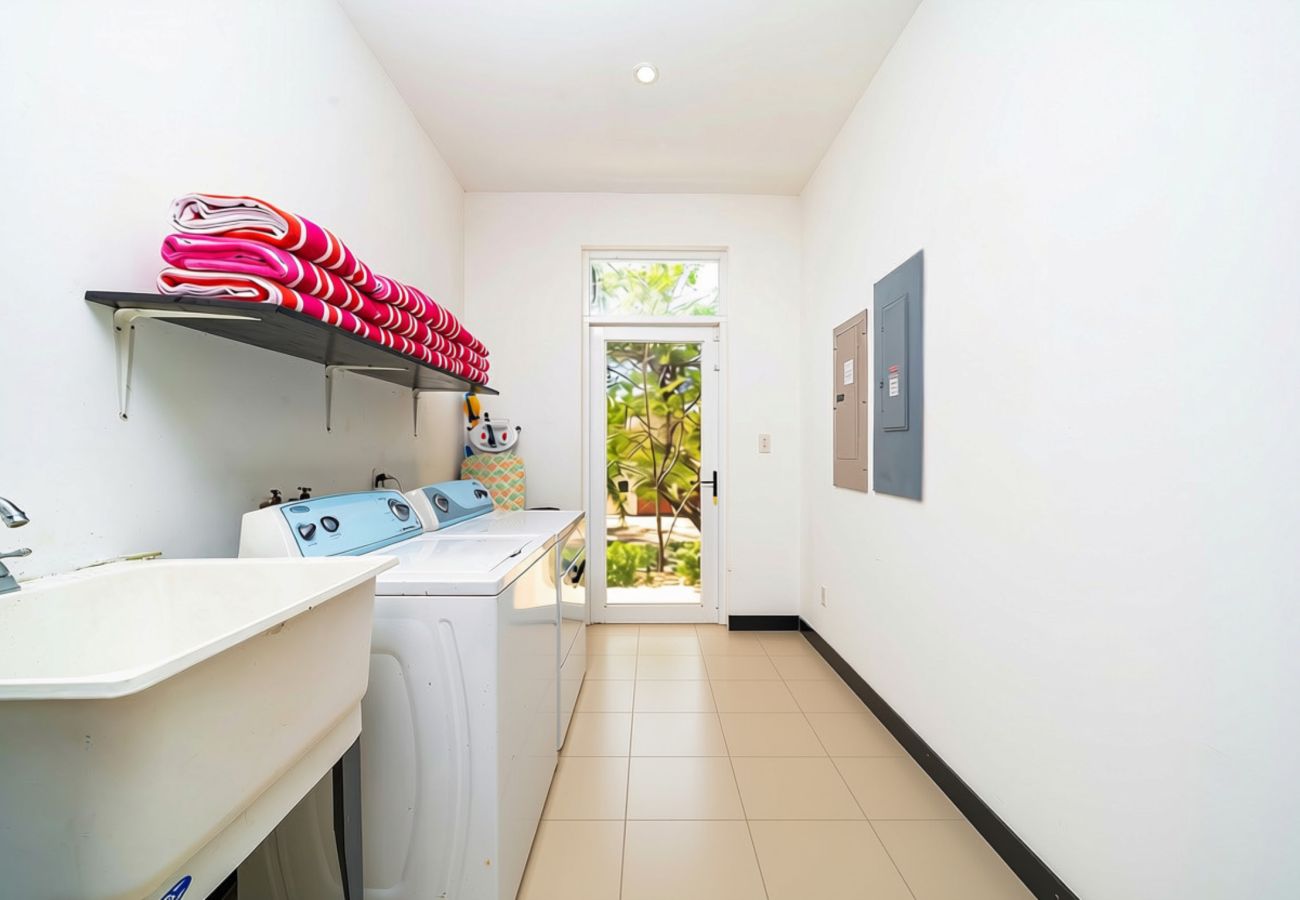 Villa in Potrero - Ocean-View Villa | Stargazing Deck | Infinity Pool – Villa Blanca