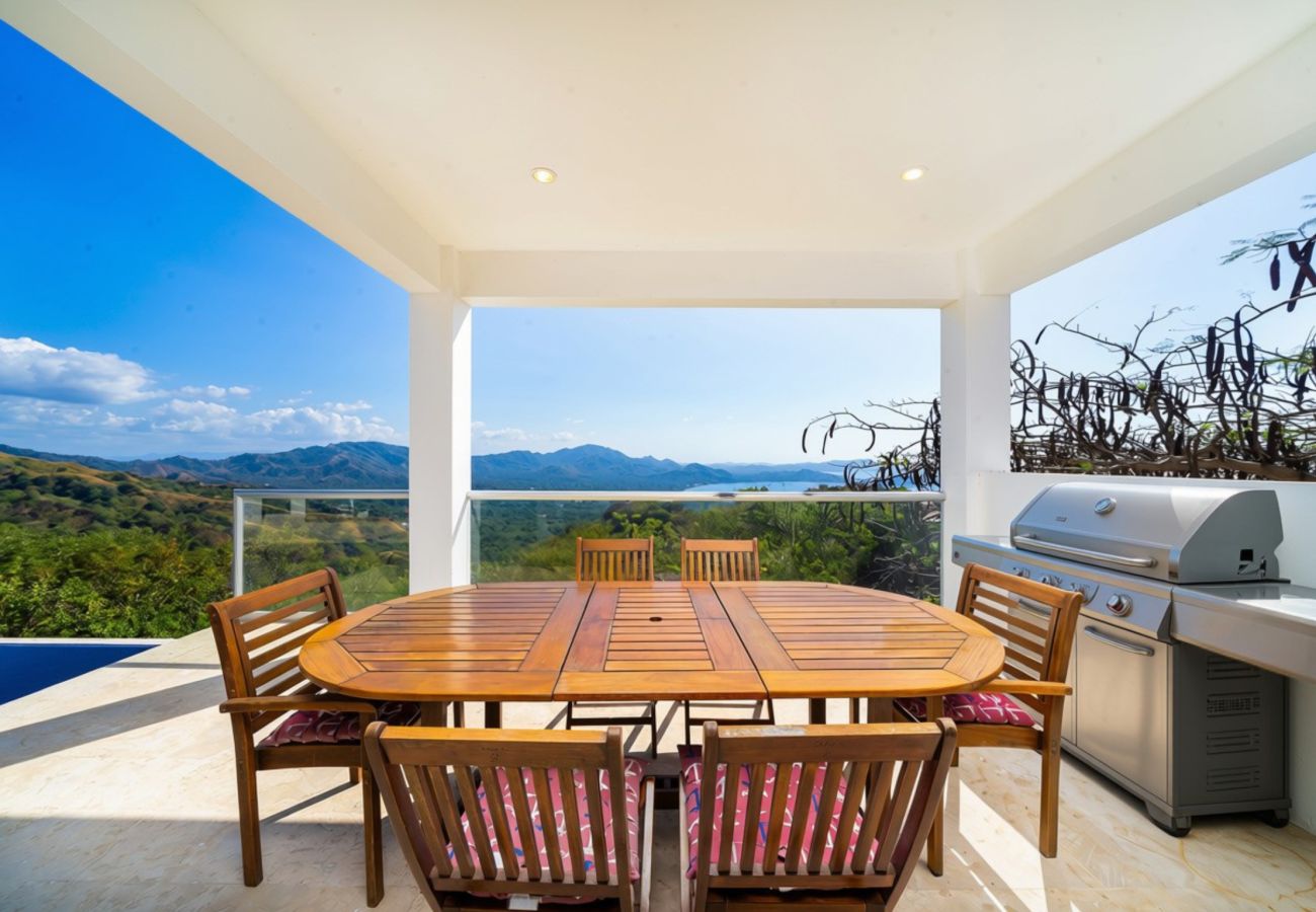 Villa in Potrero - Ocean-View Villa | Stargazing Deck | Infinity Pool – Villa Blanca