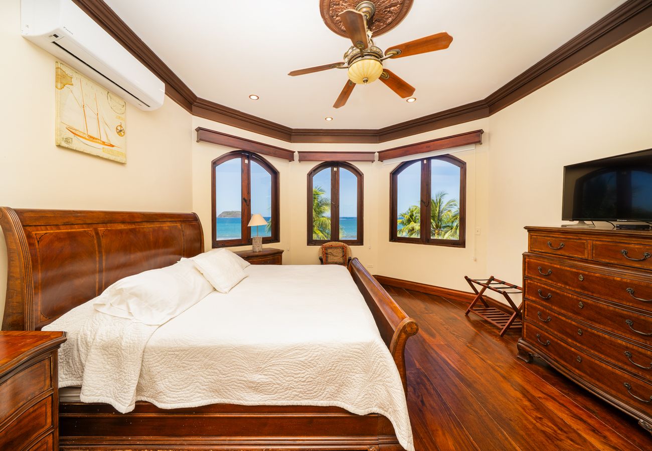 Villa in Potrero - Beachfront Estate | Private Chef, 9 BR, Sleeps 26 - Casa Taj