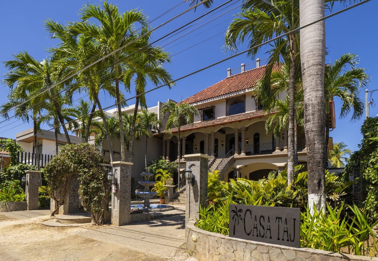 Villa in Potrero - Casa Taj*beachfront*chef service*housekeeping*6 BR