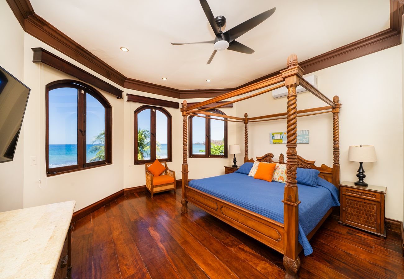 Villa in Potrero - Casa Taj*beachfront*chef service*housekeeping*6 BR