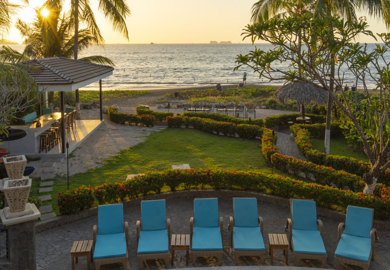 Villa in Potrero - Casa Taj*beachfront*chef service*housekeeping*6 BR
