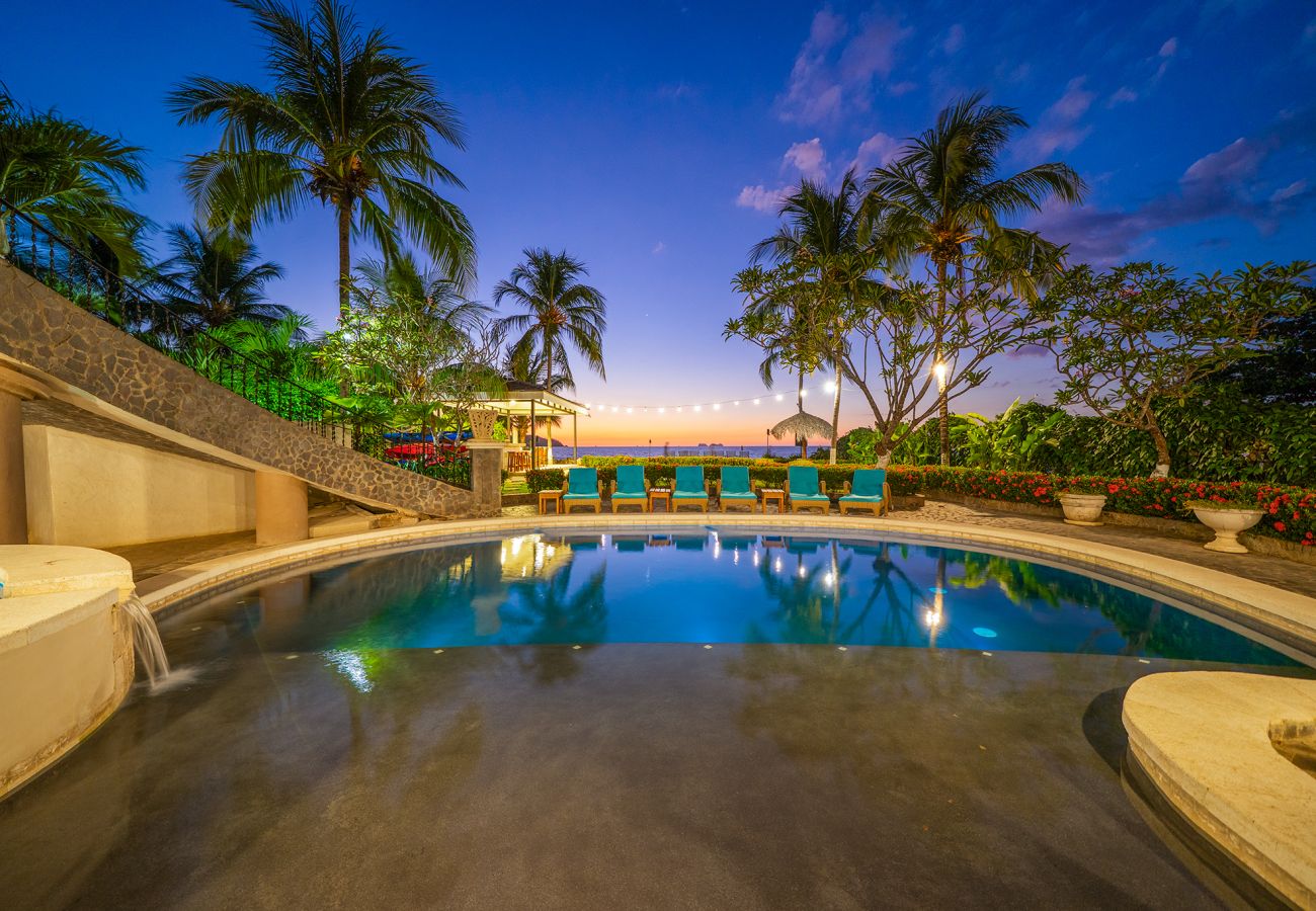 Villa in Potrero - Casa Taj*beachfront*chef service*housekeeping*6 BR