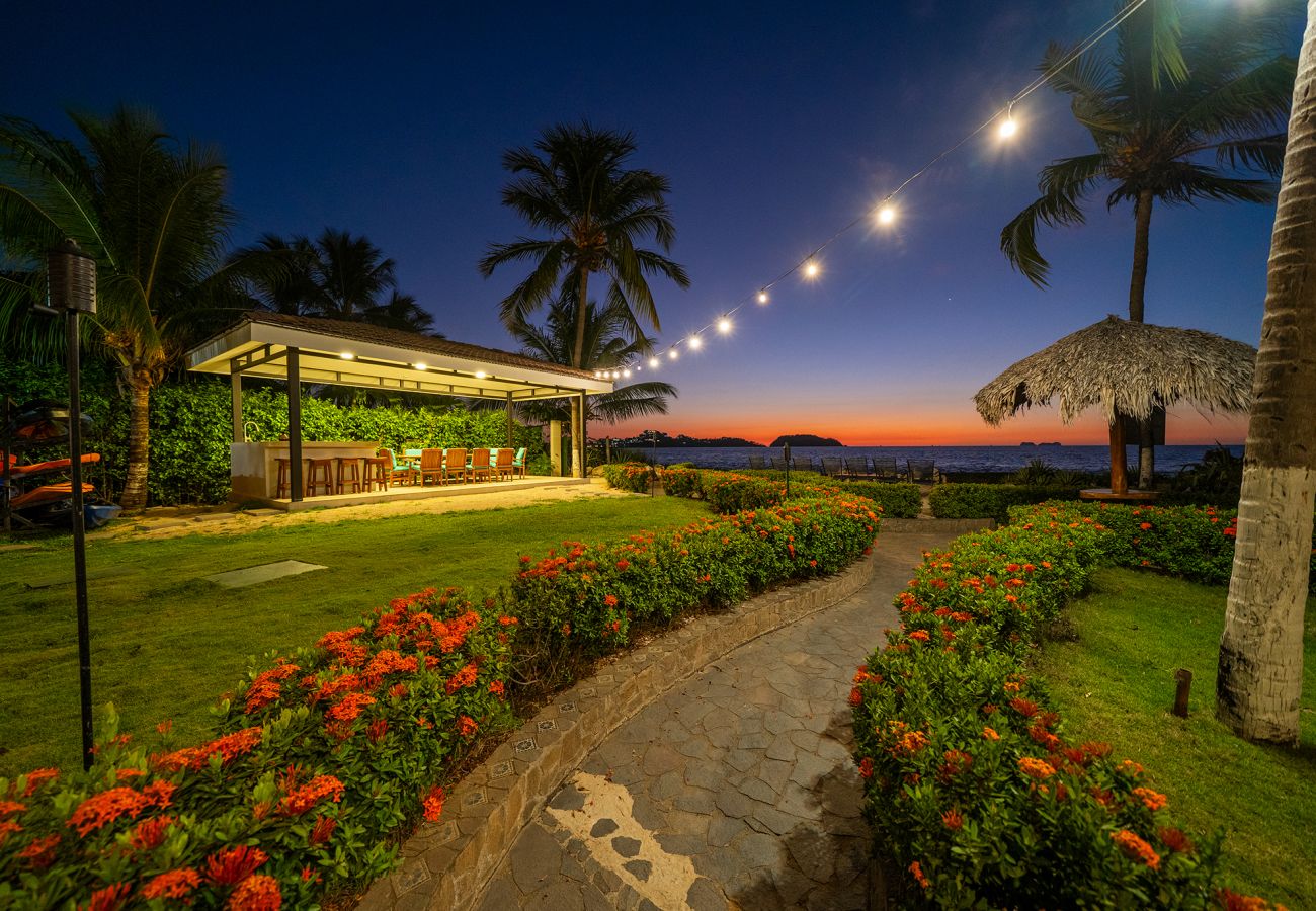 Villa in Potrero - Casa Taj*beachfront*chef service*housekeeping*6 BR