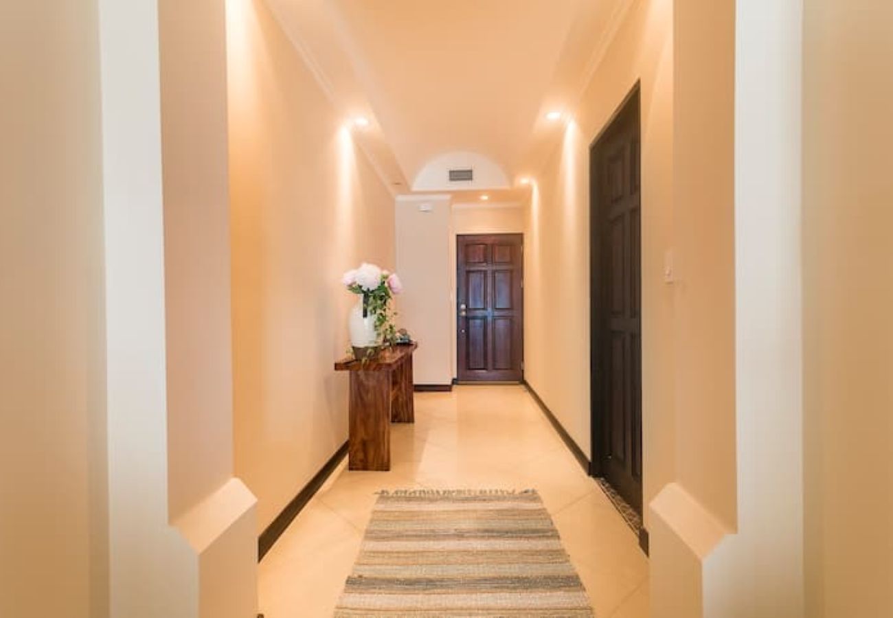 Condominium in Playa Flamingo - Oceanview•Balcony•2 Pools•Parking•Kitchen•Washer/D - Flamingo Towers 17