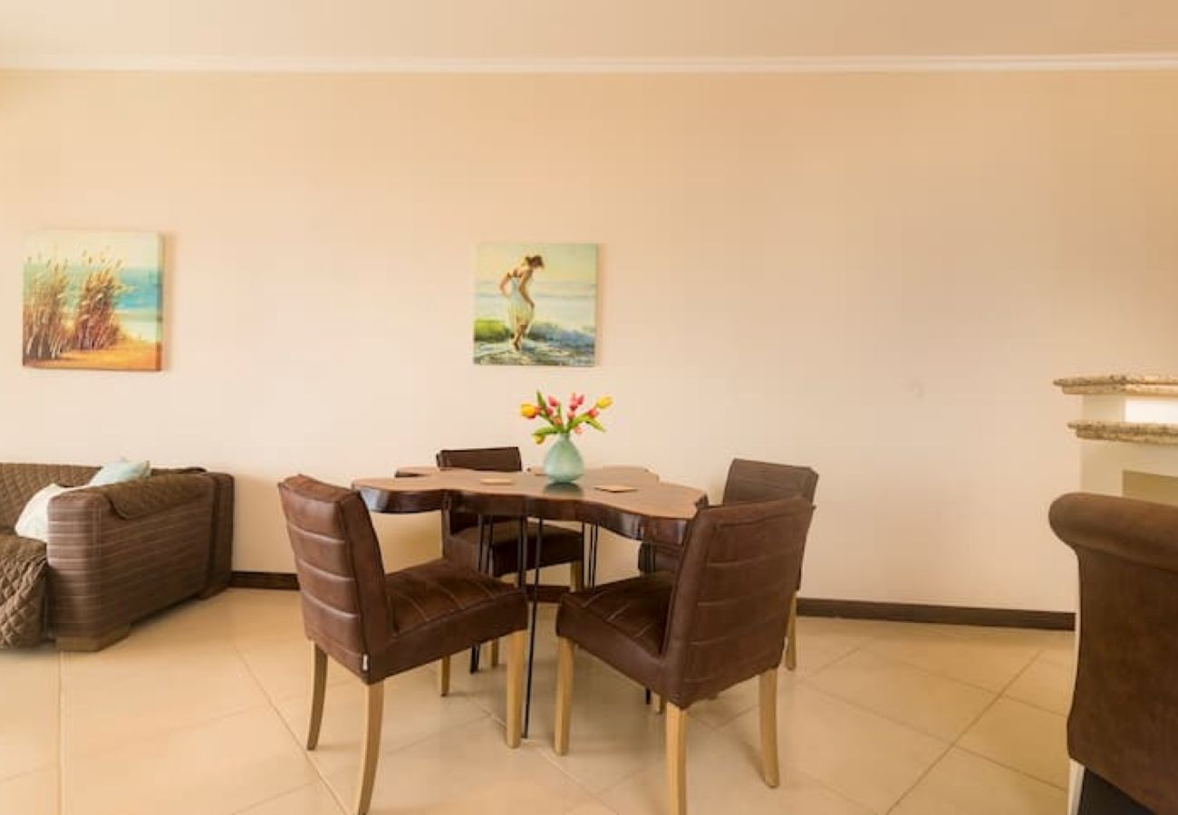 Condominium in Playa Flamingo - Oceanview•Balcony•2 Pools•Parking•Kitchen•Washer/D - Flamingo Towers 17