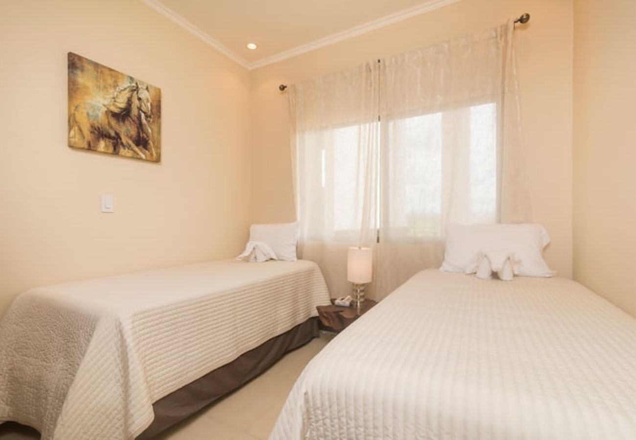 Condominium in Playa Flamingo - Oceanview•Balcony•2 Pools•Parking•Kitchen•Washer/D - Flamingo Towers 17