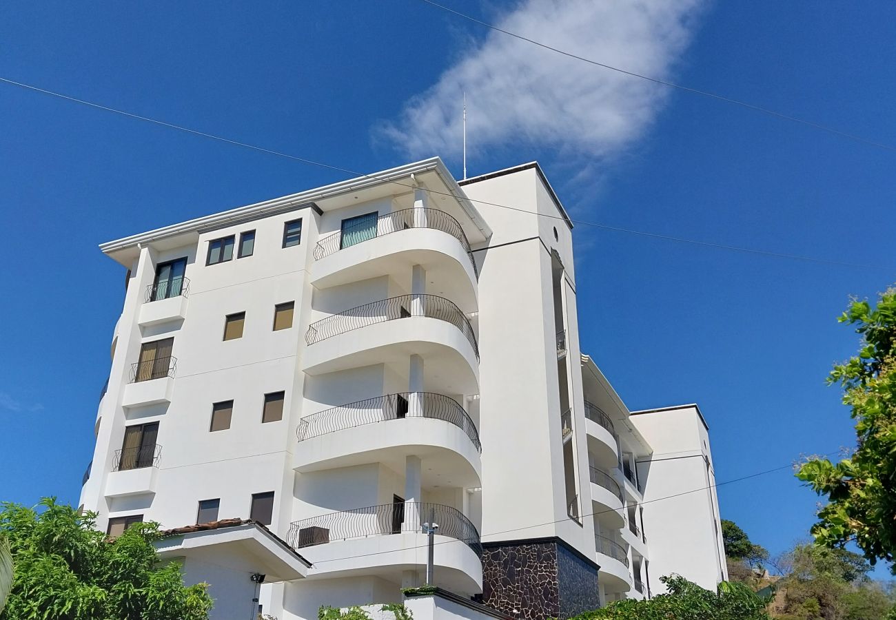 Condominium in Playa Flamingo - Oceanview•Balcony•2 Pools•Parking•Kitchen•Washer/D - Flamingo Towers 17