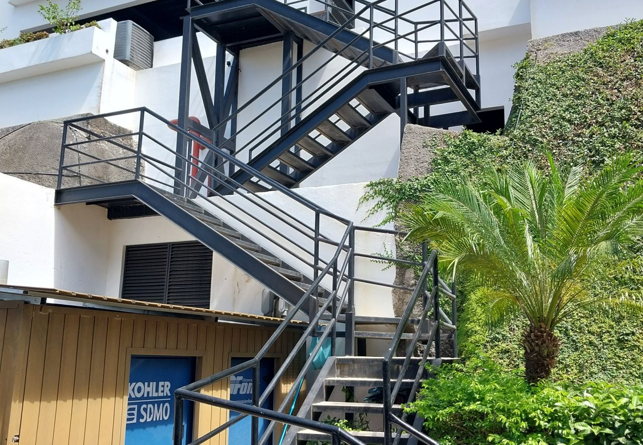 Condominium in Playa Flamingo - Oceanview•Balcony•2 Pools•Parking•Kitchen•Washer/D - Flamingo Towers 17