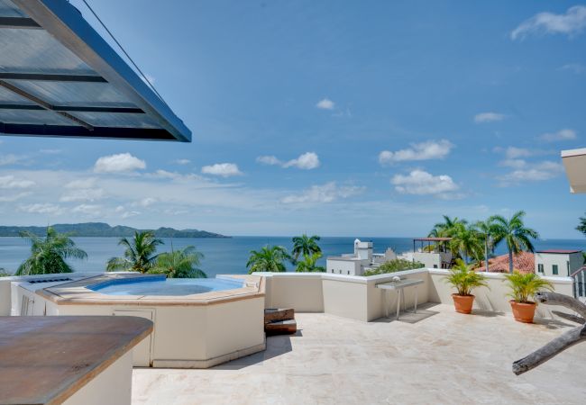 Villa in Playa Flamingo - Playa Flamingo: Oceanside Villa w/ rooftop jacuzzi, private located - Lot Four