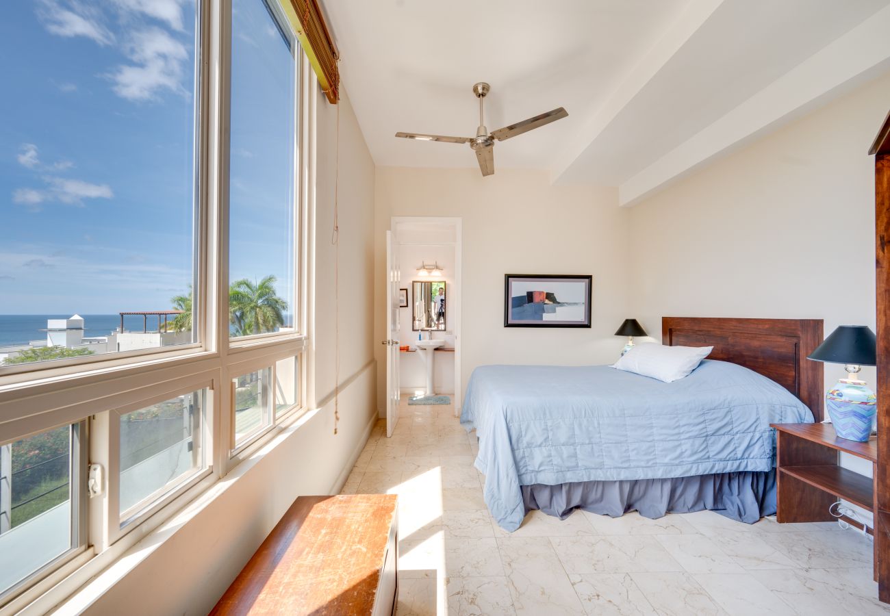 Villa in Playa Flamingo - Playa Flamingo: Oceanside Villa w/ rooftop jacuzzi, private located - Lot Four