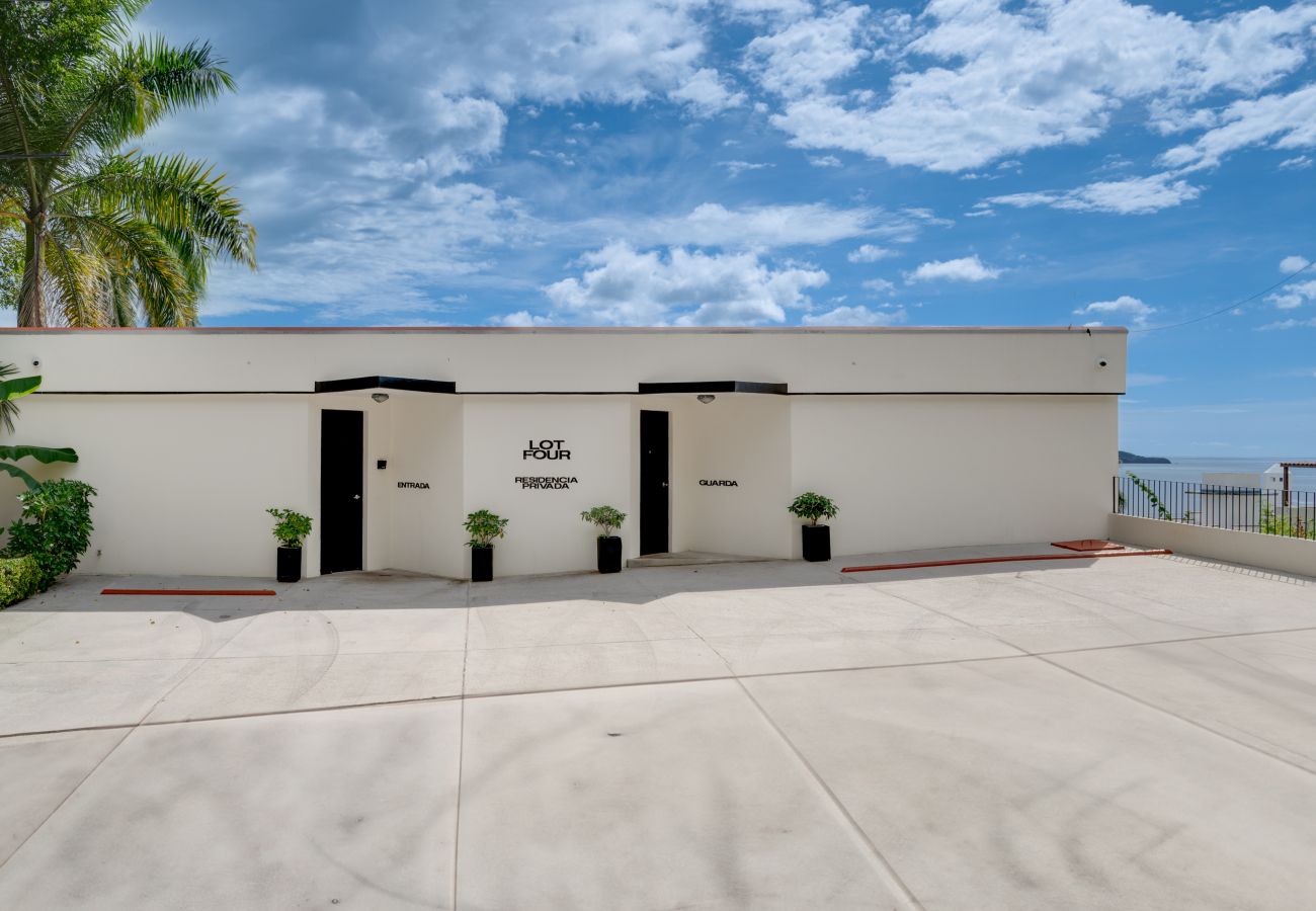 Villa in Playa Flamingo - Playa Flamingo: Oceanside Villa w/ rooftop jacuzzi, private located - Lot Four