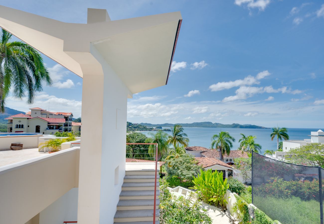 Villa in Playa Flamingo - Playa Flamingo: Oceanside Villa w/ rooftop jacuzzi, private located - Lot Four