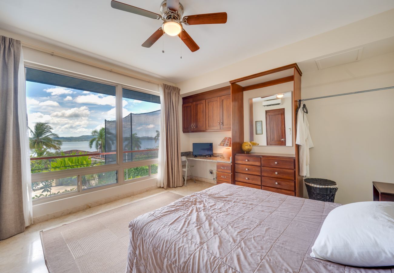 Villa in Playa Flamingo - Playa Flamingo: Oceanside Villa w/ rooftop jacuzzi, private located - Lot Four