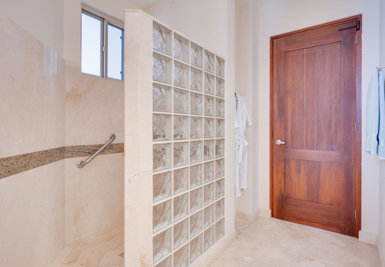 Villa in Playa Flamingo - Playa Flamingo: Oceanside Villa w/ rooftop jacuzzi, private located - Lot Four