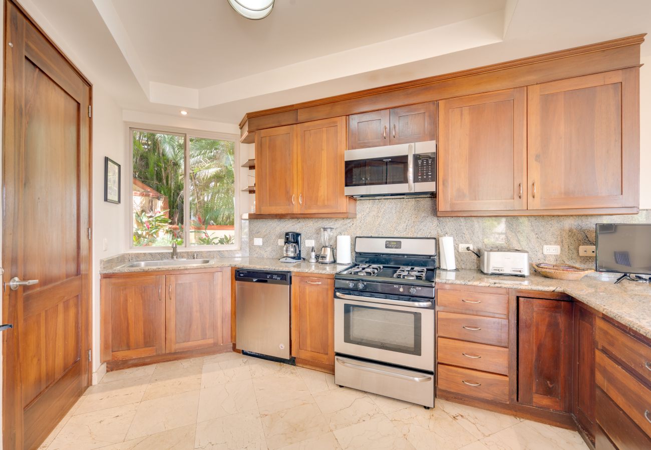 Villa in Playa Flamingo - Playa Flamingo: Oceanside Villa w/ rooftop jacuzzi, private located - Lot Four