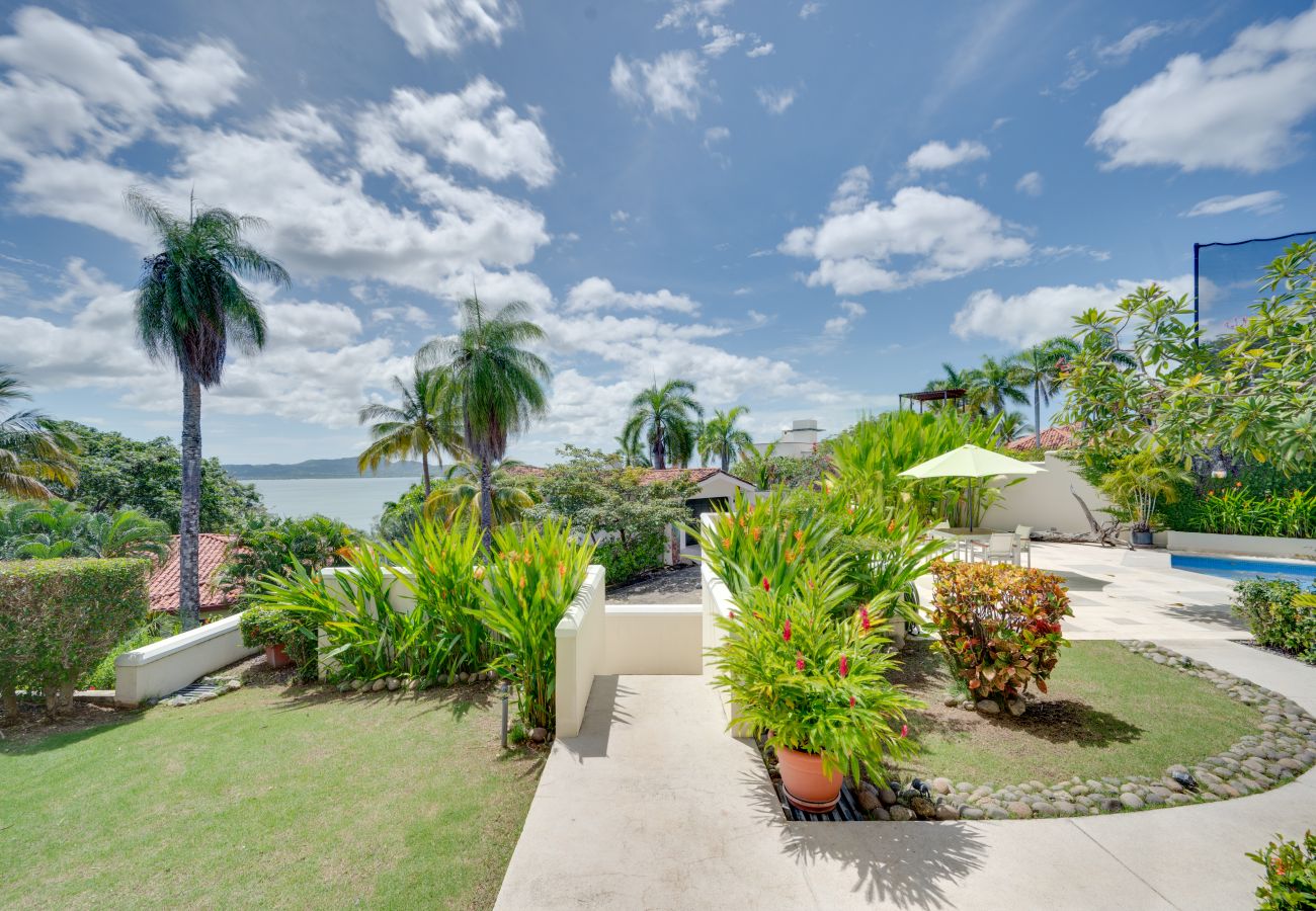 Villa in Playa Flamingo - Playa Flamingo: Oceanside Villa w/ rooftop jacuzzi, private located - Lot Four