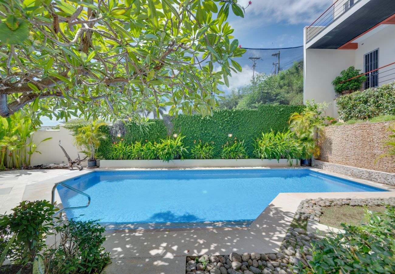 Villa in Playa Flamingo - Playa Flamingo: Oceanside Villa w/ rooftop jacuzzi, private located - Lot Four