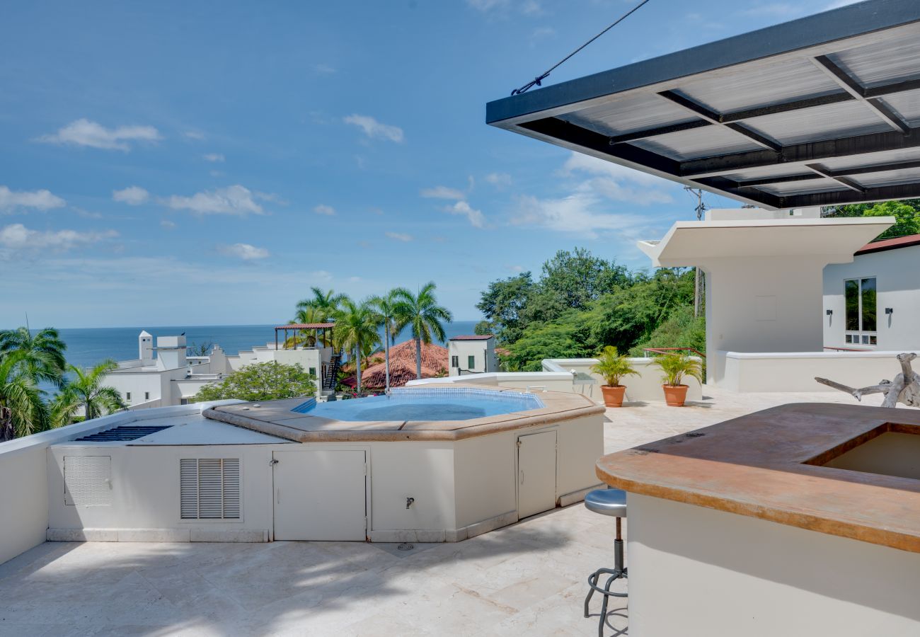 Villa in Playa Flamingo - Playa Flamingo: Oceanside Villa w/ rooftop jacuzzi, private located - Lot Four
