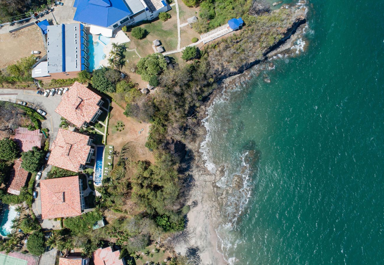 Condominium in Playa Flamingo - Flamingo Center: 2 BR condo w| gorgeous bay views - Punta Plata 521