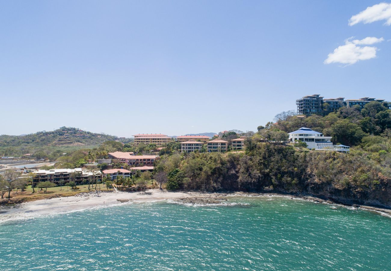 Condominium in Playa Flamingo - Flamingo Center: 2 BR condo w| gorgeous bay views - Punta Plata 521