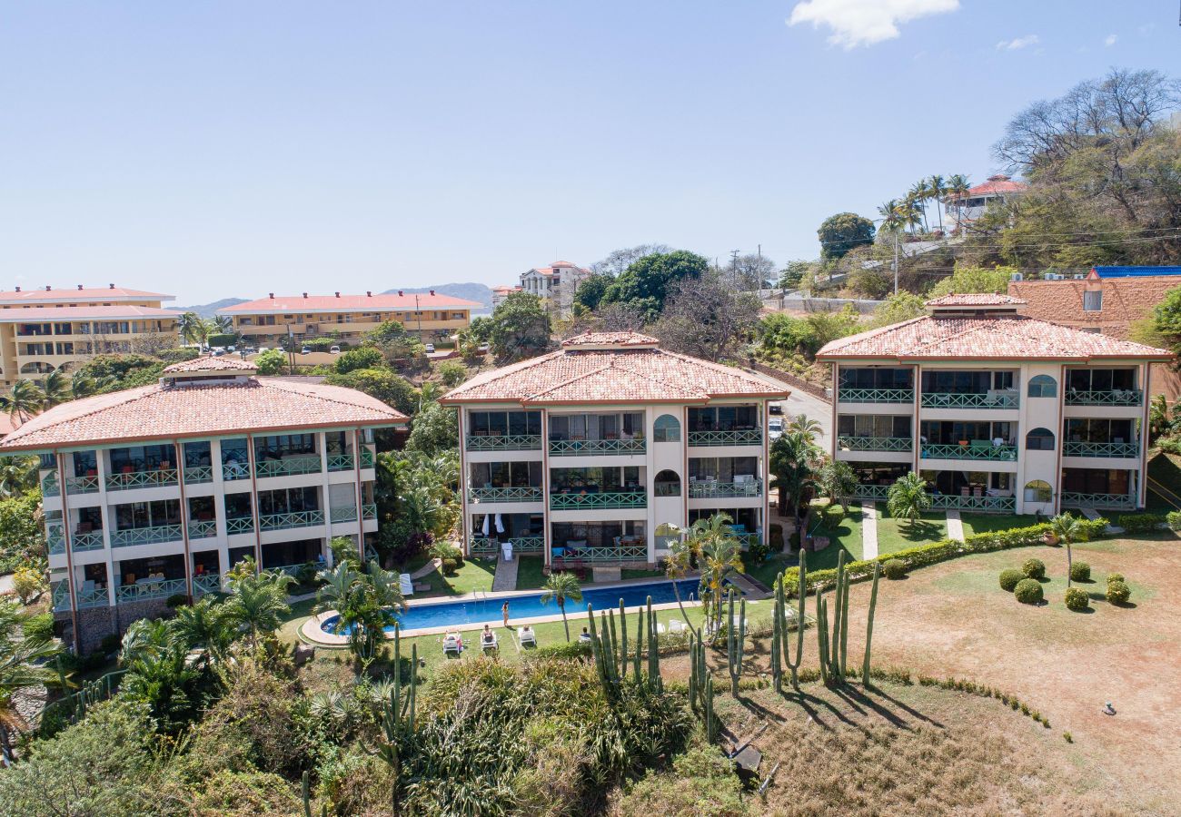 Condominium in Playa Flamingo - Flamingo Center: 2 BR condo w| gorgeous bay views - Punta Plata 521