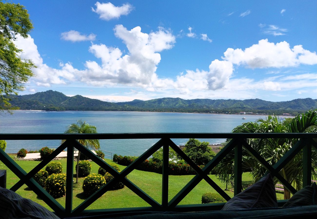 Condominium in Playa Flamingo - Flamingo Center: 2 BR condo w| gorgeous bay views - Punta Plata 521
