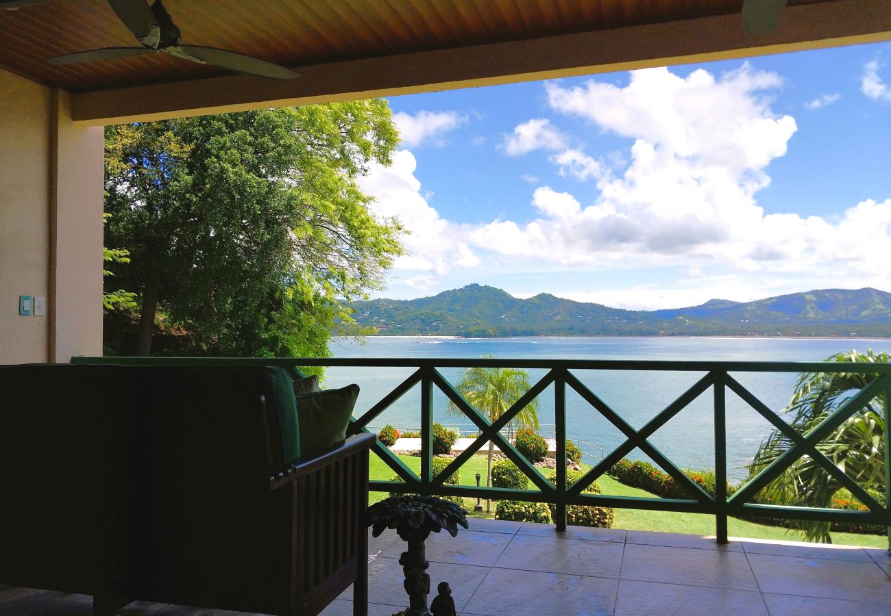 Condominium in Playa Flamingo - Flamingo Center: 2 BR condo w| gorgeous bay views - Punta Plata 521