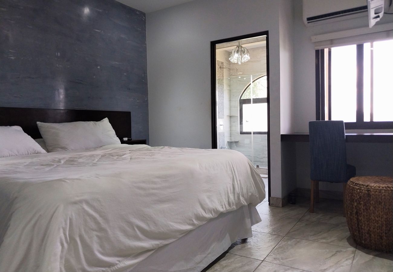 Condominium in Playa Flamingo - Flamingo Center: 2 BR condo w| gorgeous bay views - Punta Plata 521