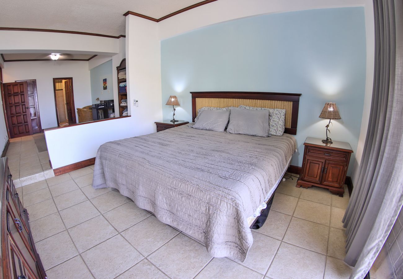 Condominium in Playa Flamingo - 5mins to Marina-Oceanview-Full Kitchen-Pool-AC-Gym – Presidential Suites 4